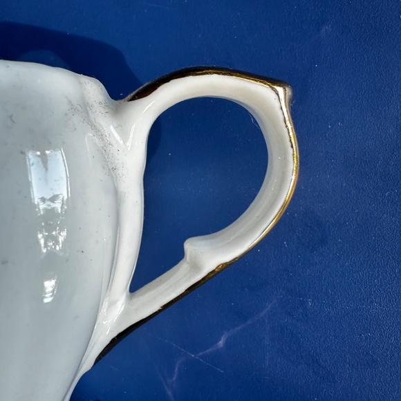 Grace Teaware Ivory Creamer with Gold Trim - Picture 4 of 4